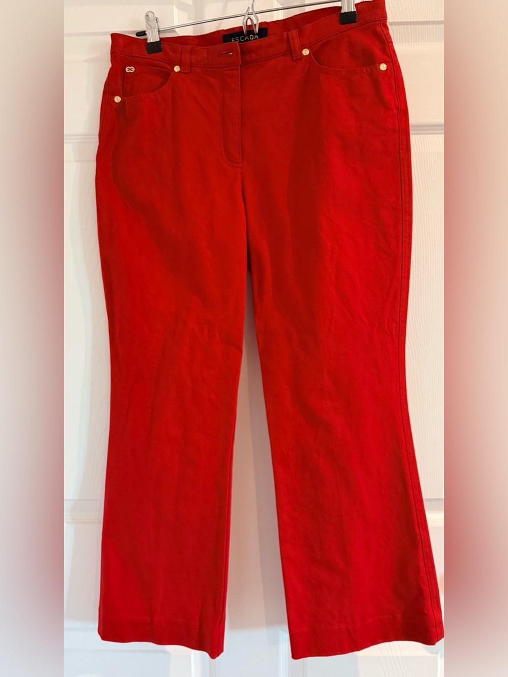 Escada: Women’s Red Stretch Cropped Pants (30”x25”)